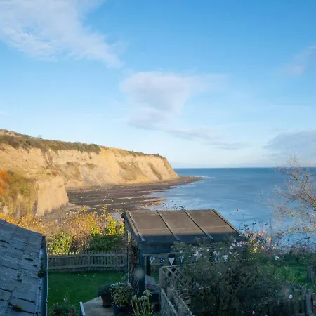 Holiday home Holmlea